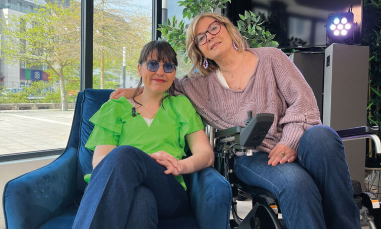 Sur le plateau de l'émission, on voit Nathalie en compagnie de Morgane